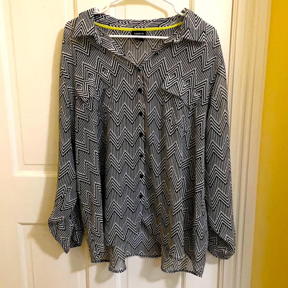 TORRID Black and white print blouse